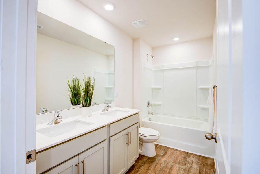 Representative furnished interior of a home built from the Penwell by D.R. Horton in Carter Ridge, Greenville (Image 36).