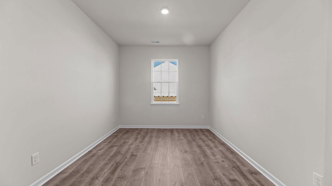 Spacious, unfurnished interior of a new home in East Ridge, Ayden (Image 13).