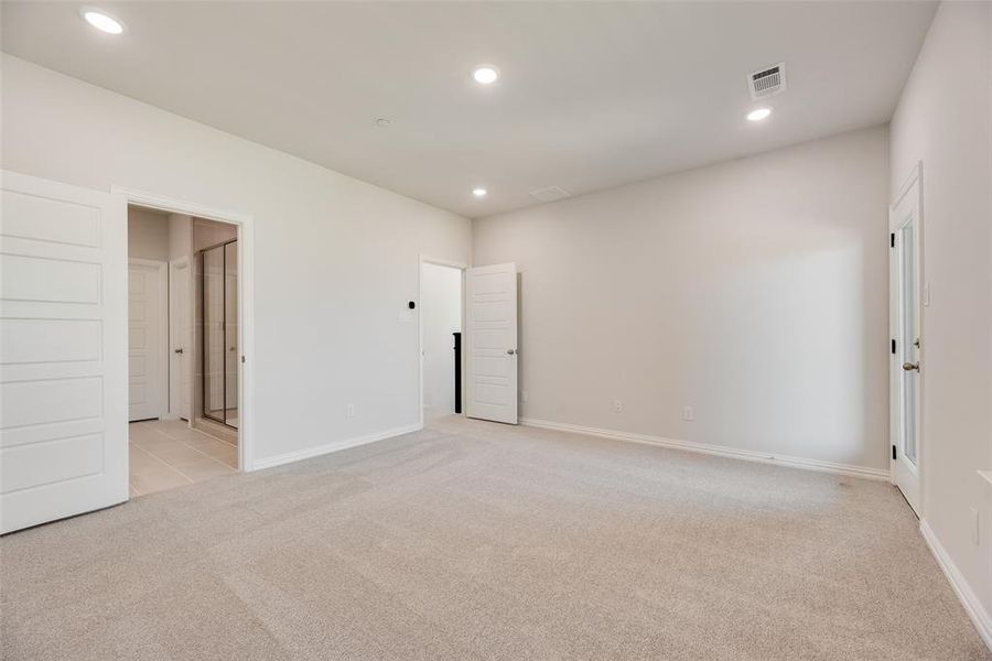 Spacious, unfurnished interior of a new home in , Frisco (Image 15).