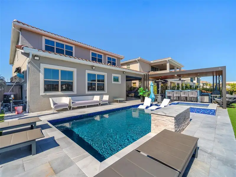 Exterior details and patio area of a home in , Orlando (Image 4).
