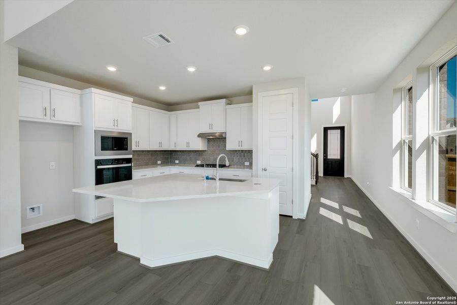 Furnished interior view inside a new home in Foxbrook, Schertz (Image 8).