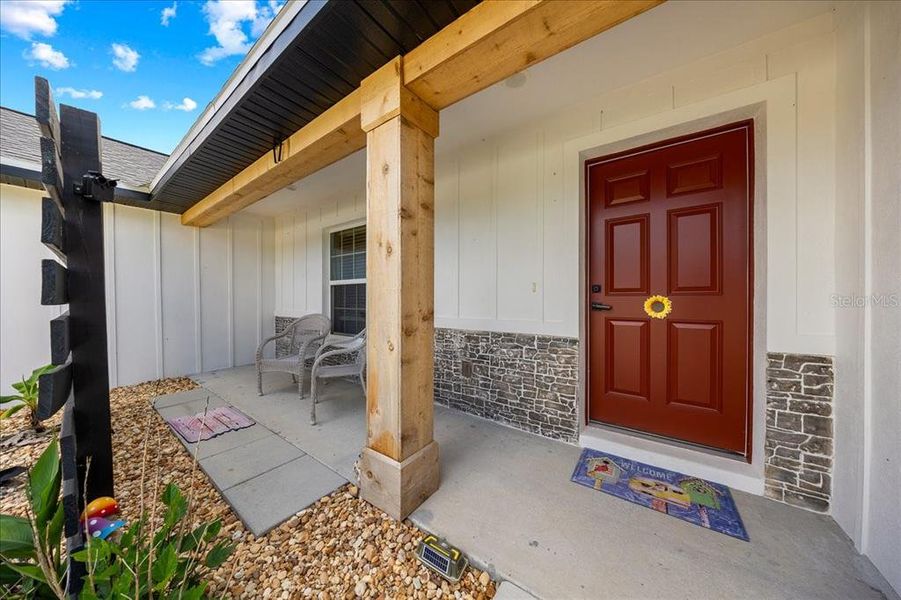 Exterior details and patio area of a home in , Ocala (Image 33).