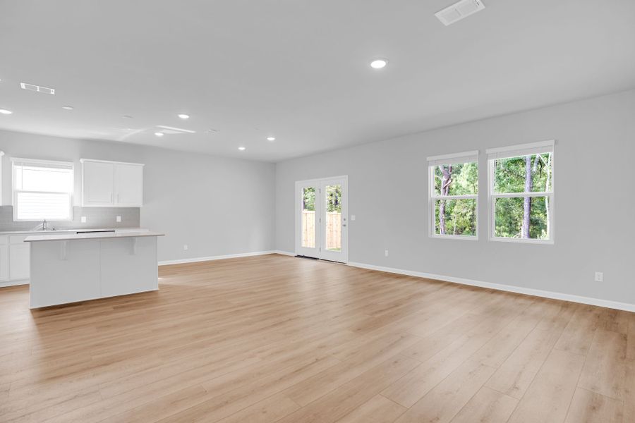Spacious, unfurnished interior of a new home in Bradford Pointe, Summerville (Image 32).