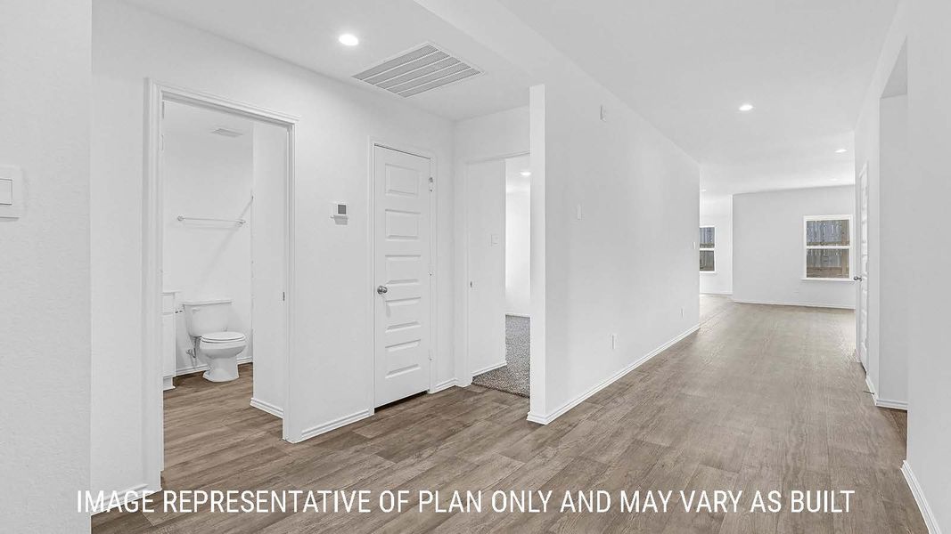 Spacious, unfurnished interior of a new home in Holly Trails, Sour Lake (Image 17).