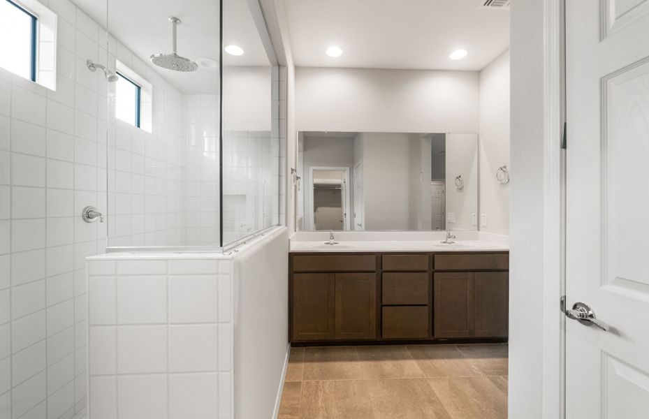 Furnished interior view inside a new home in El Cidro, Goodyear (Image 8).