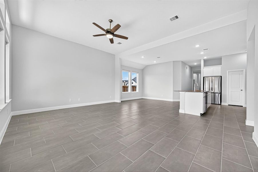 Spacious, unfurnished interior of a new home in Jordan Ranch: Signature Series, Katy (Image 39).