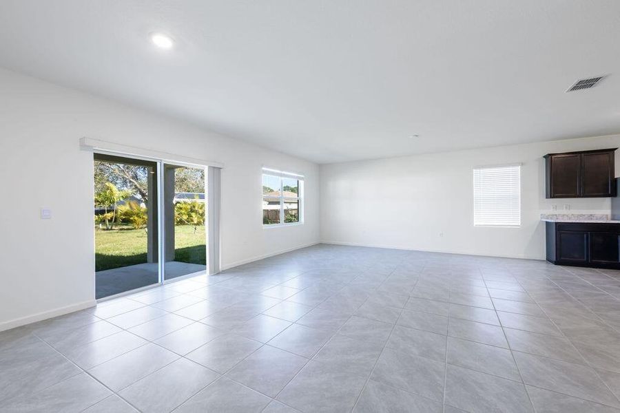 Spacious, unfurnished interior of a new home in , Port St. Lucie (Image 16).