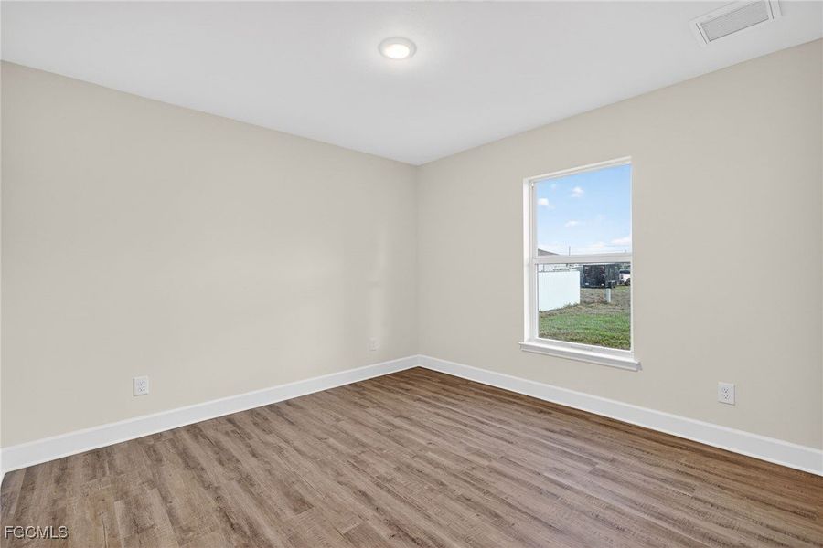 Spacious, unfurnished interior of a new home in Cape Coral, Cape Coral (Image 20).