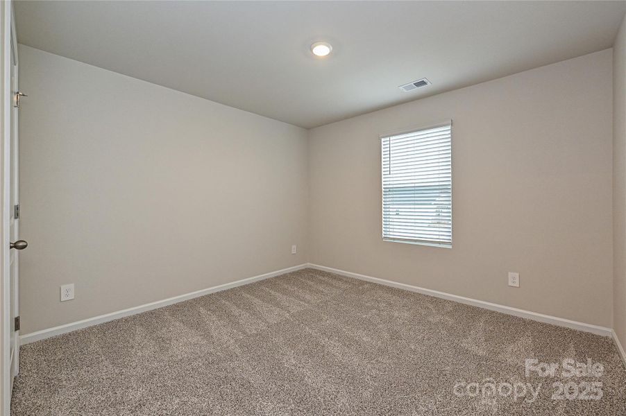 Spacious, unfurnished interior of a new home in Buffalo Ridge, Newton (Image 13).