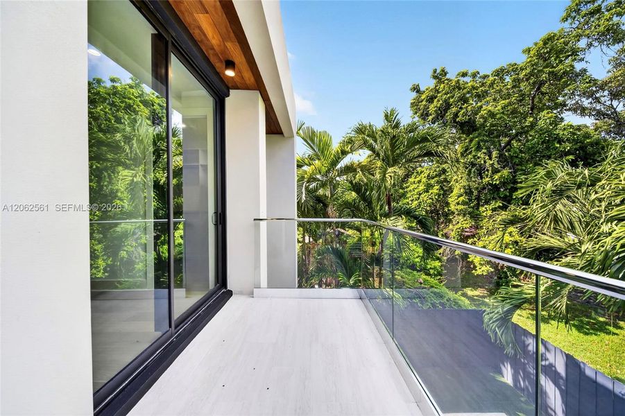 Exterior details and patio area of a home in , Miami (Image 25).