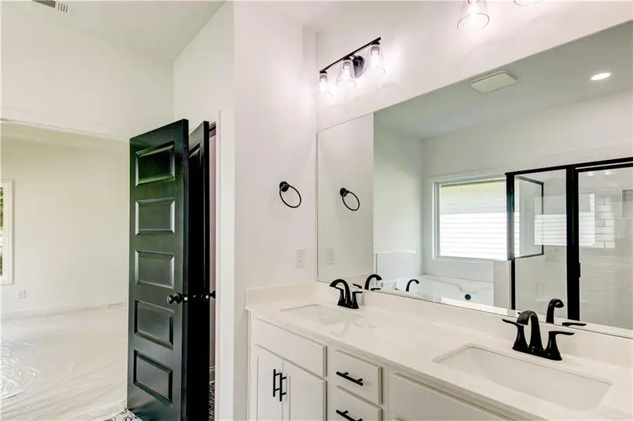 Furnished interior view inside a new home in , Villa Rica (Image 11).