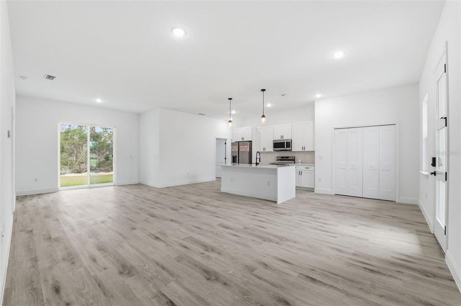 Spacious, unfurnished interior of a new home in , Ocala (Image 17).