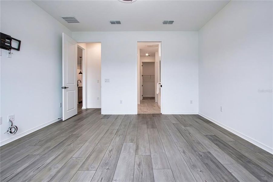 Spacious, unfurnished interior of a new home in , Parrish (Image 25).
