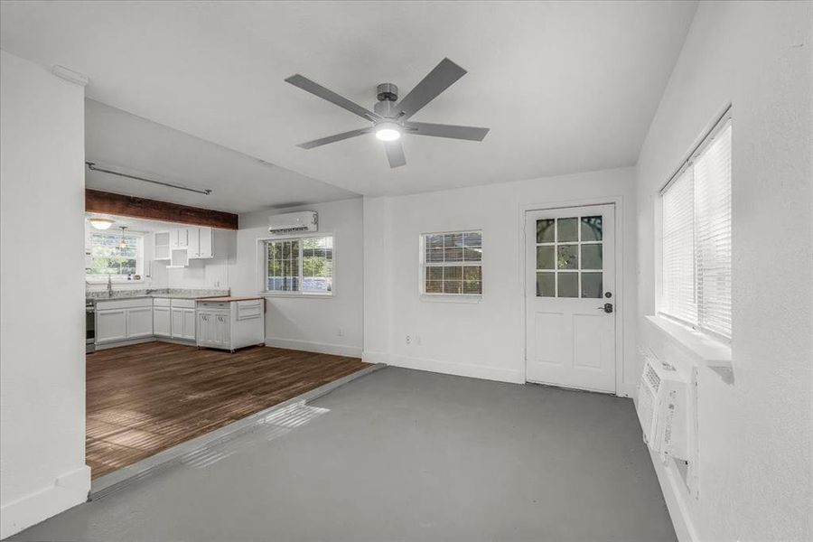 Spacious, unfurnished interior of a new home in , Granbury (Image 17). Spacious, unfurnished interior of a new home in , Granbury (Image 17).