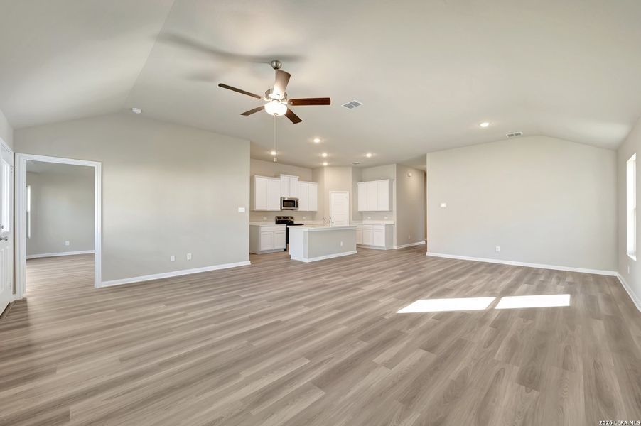 Spacious, unfurnished interior of a new home in Greenspoint Heights, Seguin (Image 16).