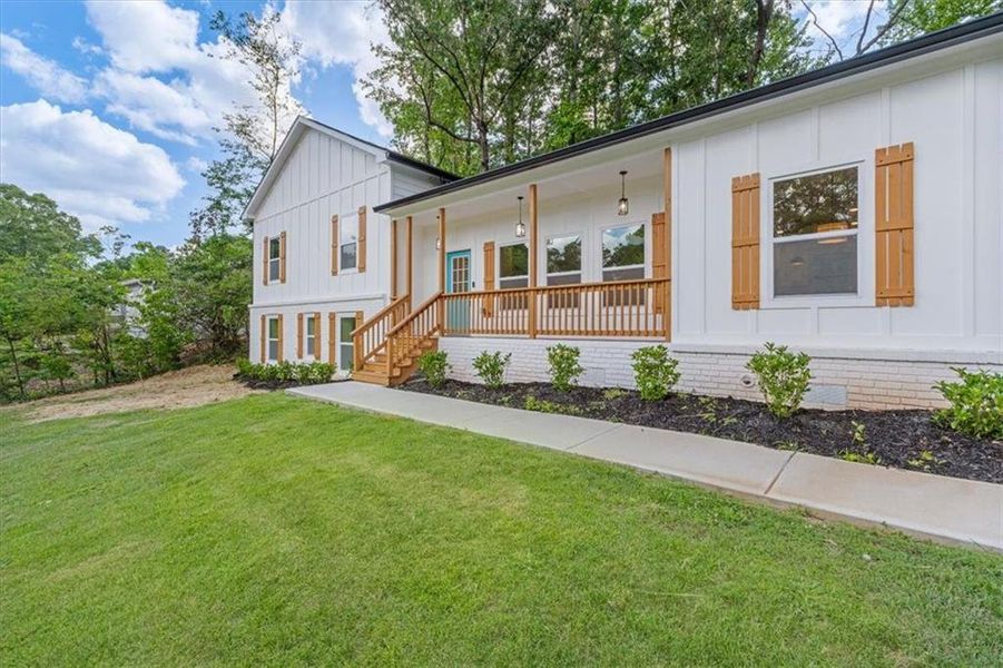 Exterior details and patio area of a home in , Fairburn (Image 18).
