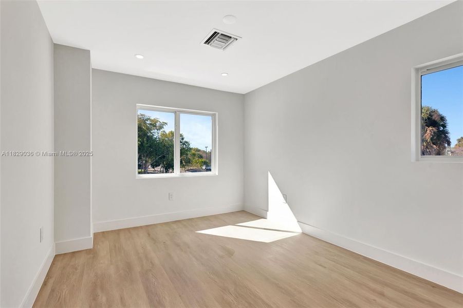 Spacious, unfurnished interior of a new home in , Coral Springs (Image 22).