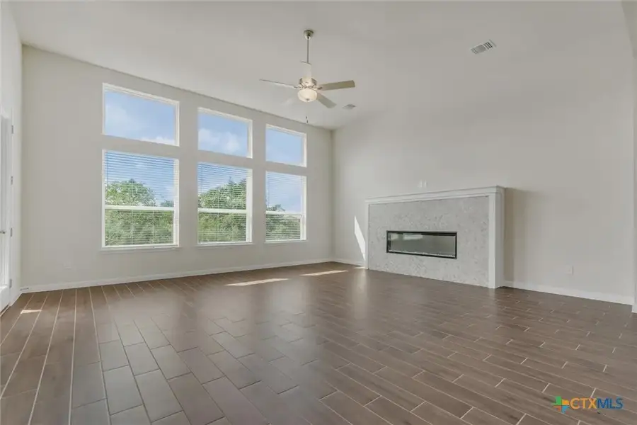 Representative unfurnished interior of a home built from the CHESEAPEAKE 3419SMR3CG by Saratoga Homes in Heritage Oaks, Killeen (Image 19). Representative unfurnished interior of a home built from the CHESEAPEAKE 3419SMR3CG by Saratoga Homes in Heritage Oaks, Killeen (Image 19).