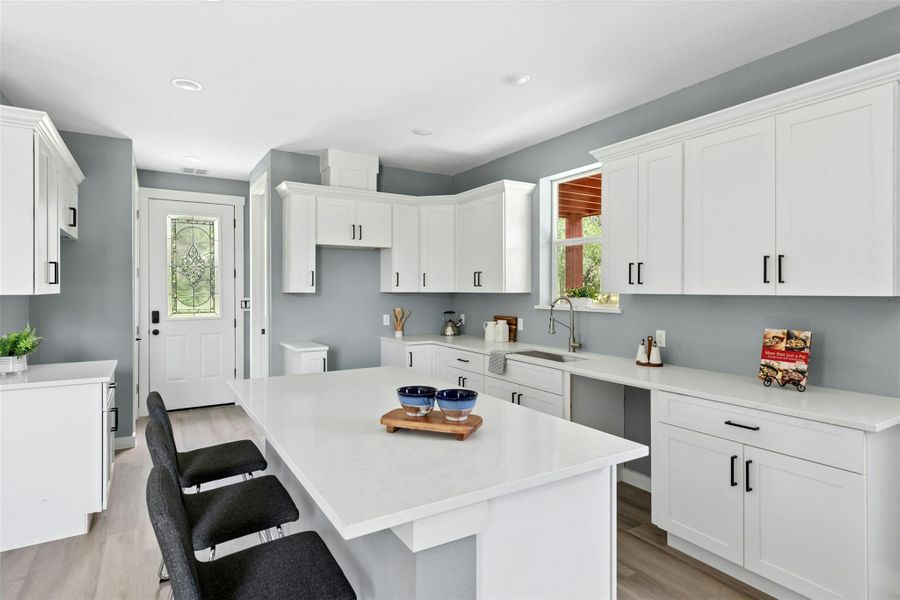 Furnished interior view inside a new home in , Luling (Image 8).