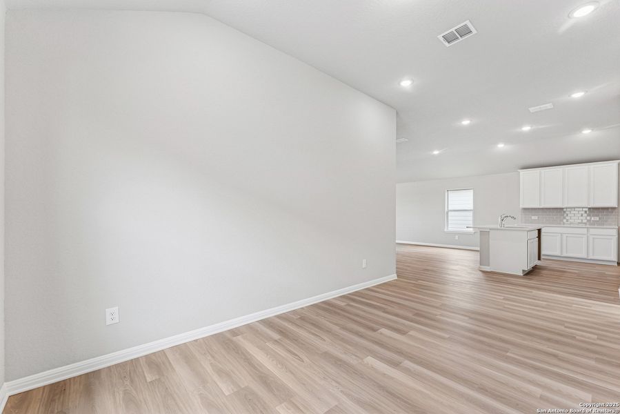 Spacious, unfurnished interior of a new home in Mesquite Ridge, San Antonio (Image 25). Spacious, unfurnished interior of a new home in Mesquite Ridge, San Antonio (Image 25).