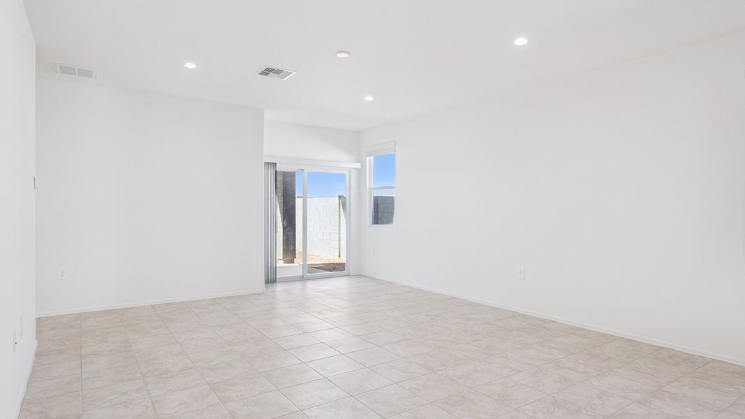 Spacious, unfurnished interior of a new home in Elena Trails, Maricopa (Image 13).