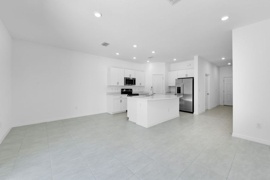 Spacious, unfurnished interior of a new home in Vinterra Townhomes, Nokomis (Image 17).