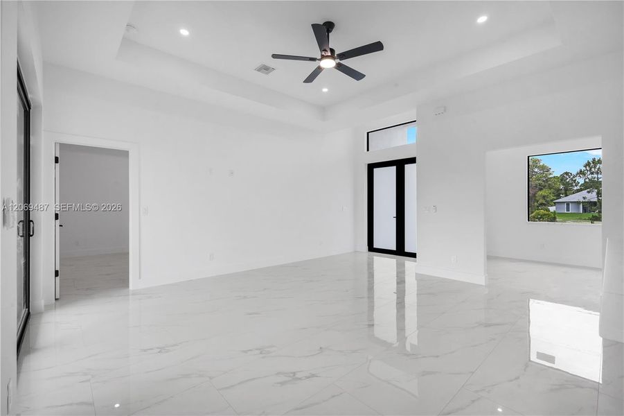 Spacious, unfurnished interior of a new home in , Lehigh Acres (Image 23).