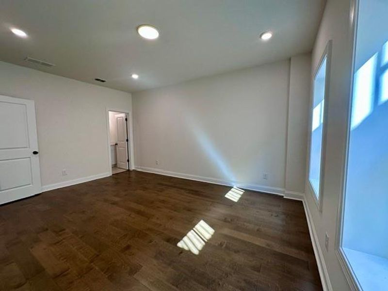 Spacious, unfurnished interior of a new home in Ward's Crossing Townhomes, Johns Creek (Image 28). Spacious, unfurnished interior of a new home in Ward's Crossing Townhomes, Johns Creek (Image 28).