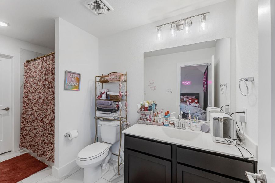 Ensuite Bathroom bedroom 3