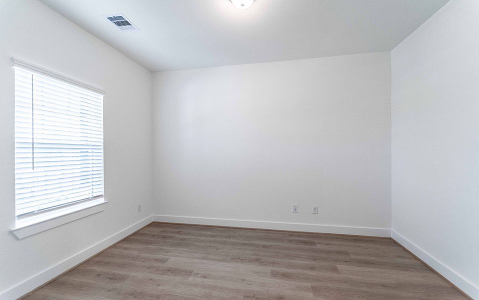 Spacious, unfurnished interior of a new home in Massey Oaks, Pearland (Image 19).