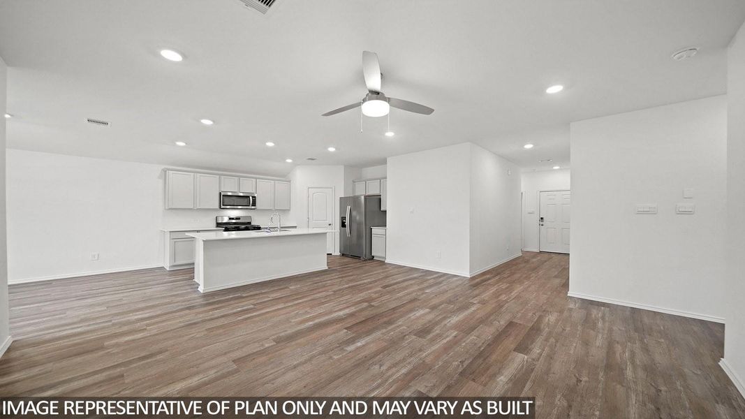 Spacious, unfurnished interior of a new home in Porters Mill, New Caney (Image 9).