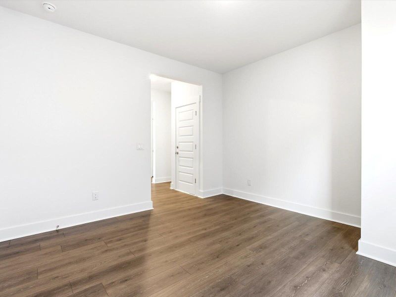 Spacious, unfurnished interior of a new home in The Coves at Lakes of Cane Bay, Summerville (Image 10).