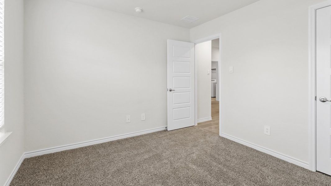 Spacious, unfurnished interior of a new home in Woodcreek, Fate (Image 13).