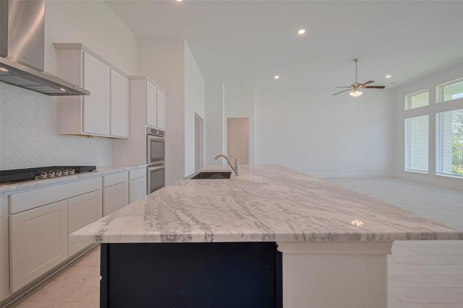 Furnished interior view inside a new home in Lago Mar, Texas City (Image 12).
