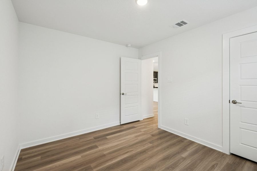 Spacious, unfurnished interior of a new home in Lone Star Landing, Montgomery (Image 27).