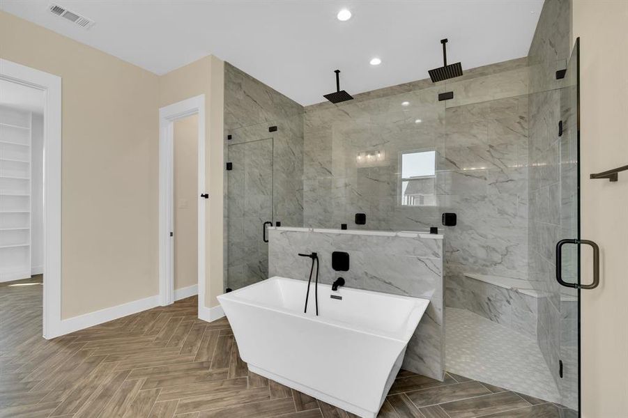 Bathroom with shower with separate bathtub and parquet floors