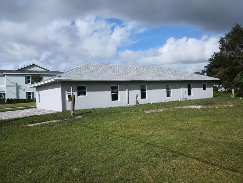 Exterior details and patio area of a home in , Indiantown (Image 20).
