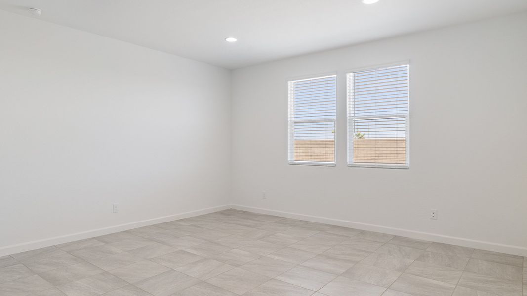 Spacious, unfurnished interior of a new home in Carlton Commons, Casa Grande (Image 14).