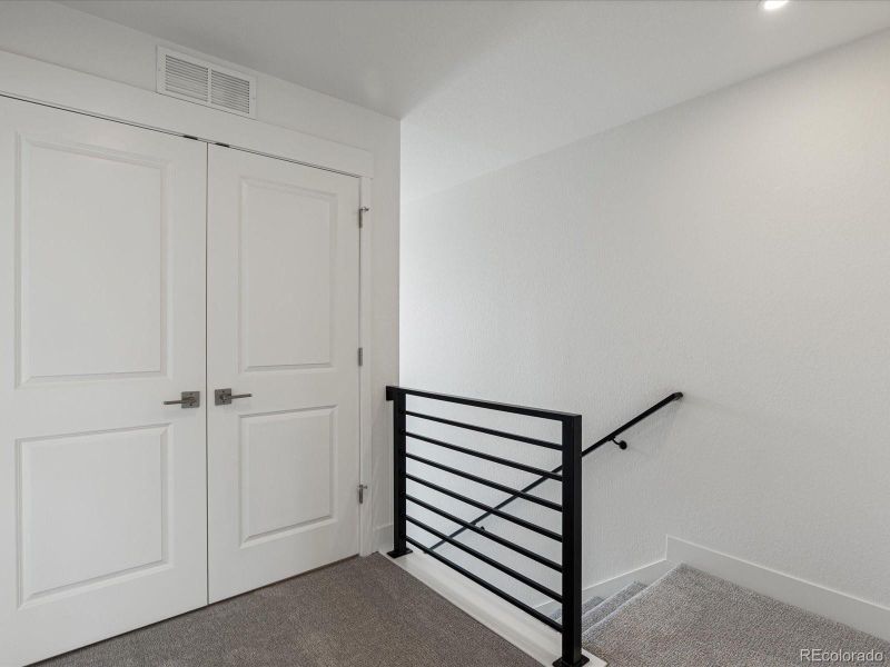 Spacious, unfurnished interior of a new home in Ascent at Inverness, Englewood (Image 16).