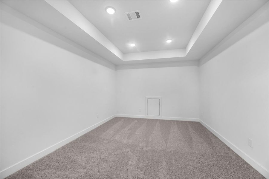Spacious, unfurnished interior of a new home in Lago Mar, Texas City (Image 23).