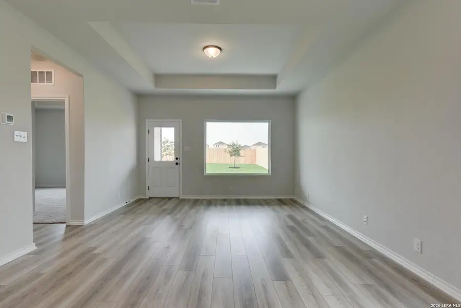 Spacious, unfurnished interior of a new home in Hennersby Hollow, San Antonio (Image 11).