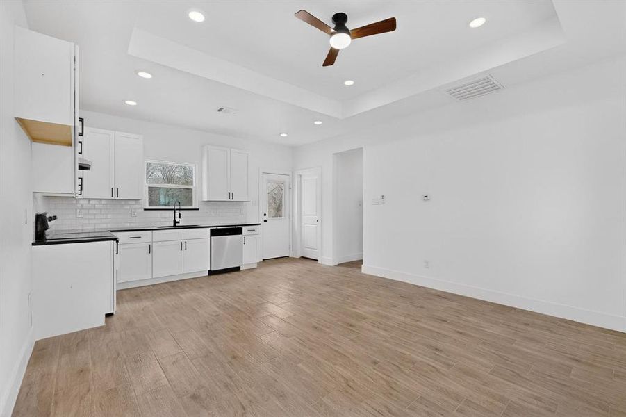 Spacious, unfurnished interior of a new home in , Mabank (Image 12).