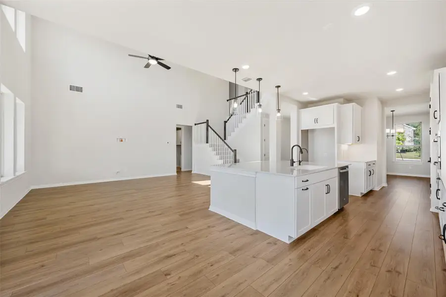 Representative images and renderings are for illustrative purposes. Actual structural options and design finishes of home may vary.