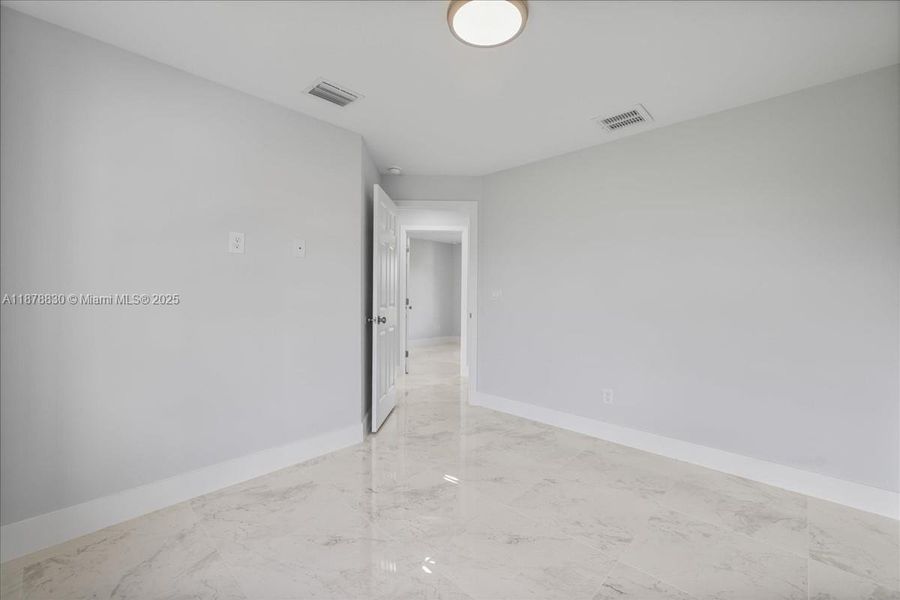 Spacious, unfurnished interior of a new home in , Lehigh Acres (Image 18).