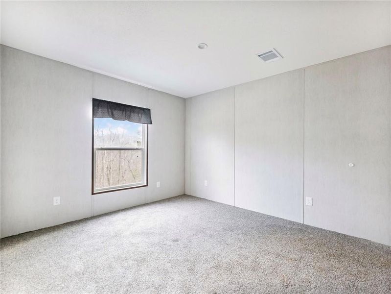 Spacious, unfurnished interior of a new home in , Lula (Image 28).