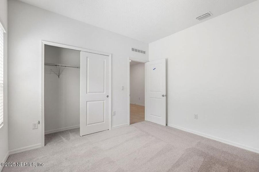 Spacious, unfurnished interior of a new home in Coopers Meadow, Jacksonville (Image 15).