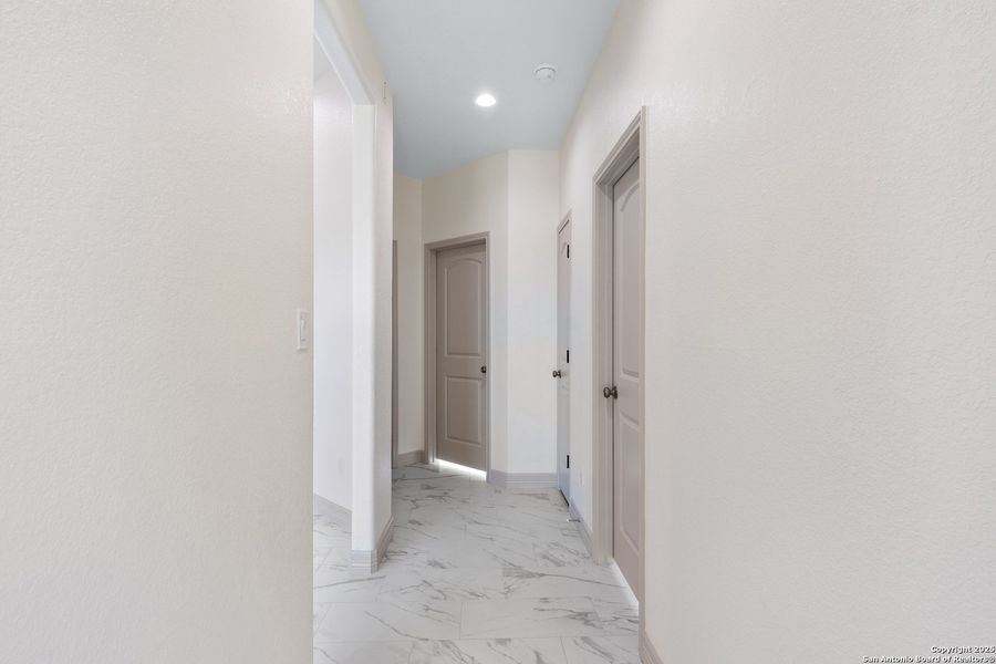 Spacious, unfurnished interior of a new home in , Uvalde (Image 15).