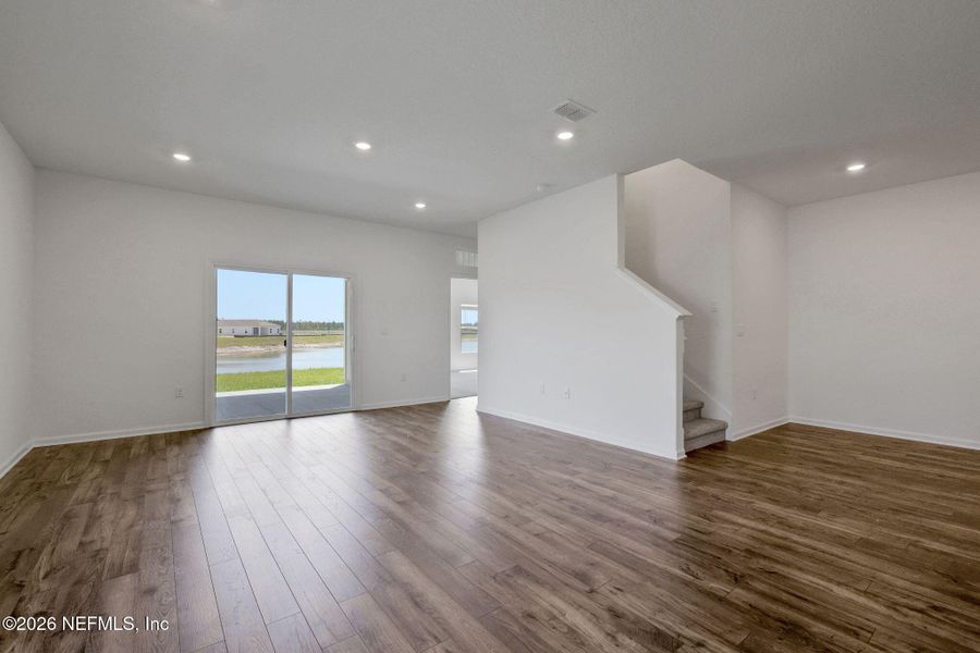 Spacious, unfurnished interior of a new home in Diamond Springs, Jacksonville (Image 28).