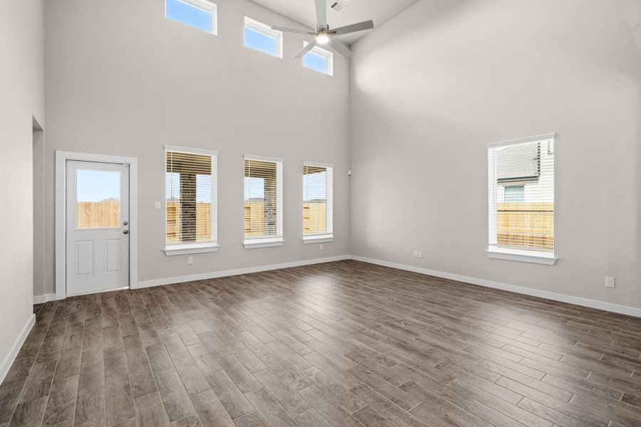 Spacious, unfurnished interior of a new home in Sunterra Lakes, Fulshear (Image 26).