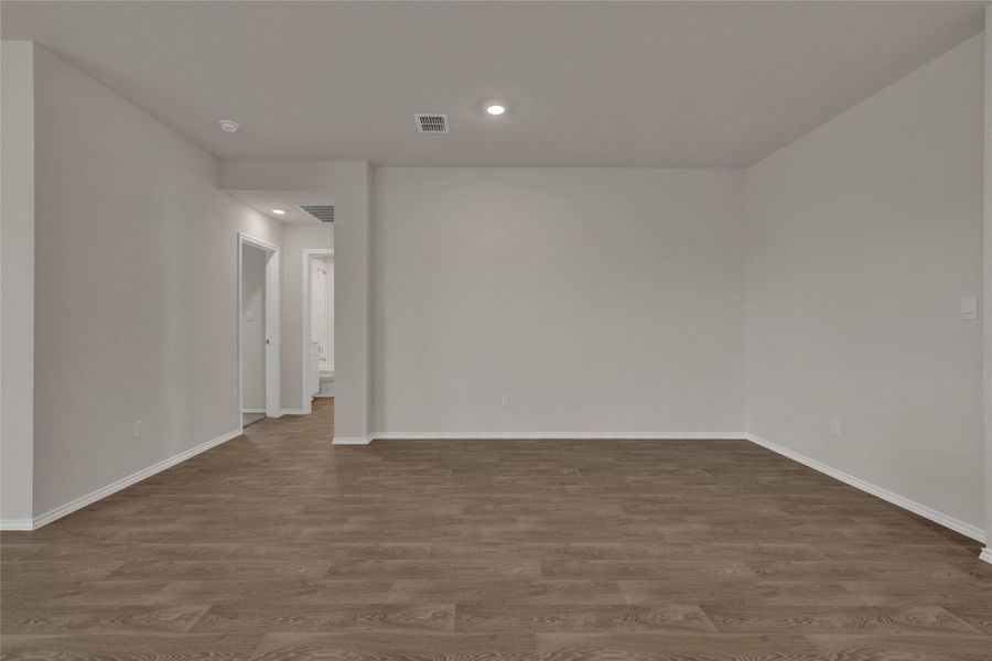 Spacious, unfurnished interior of a new home in Bollinger, Maxwell (Image 30).